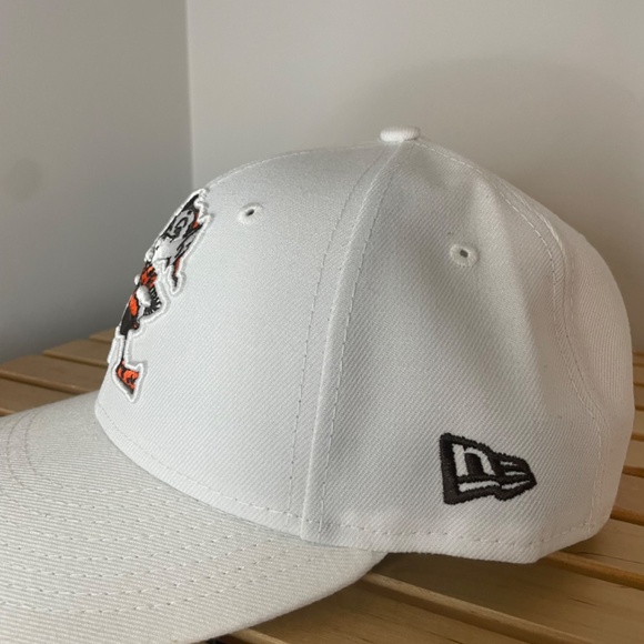 white New Era 59FIFTY Cleveland Browns Omaha low profile fitted cap, size 7 1/2 - Picture 2 of 5